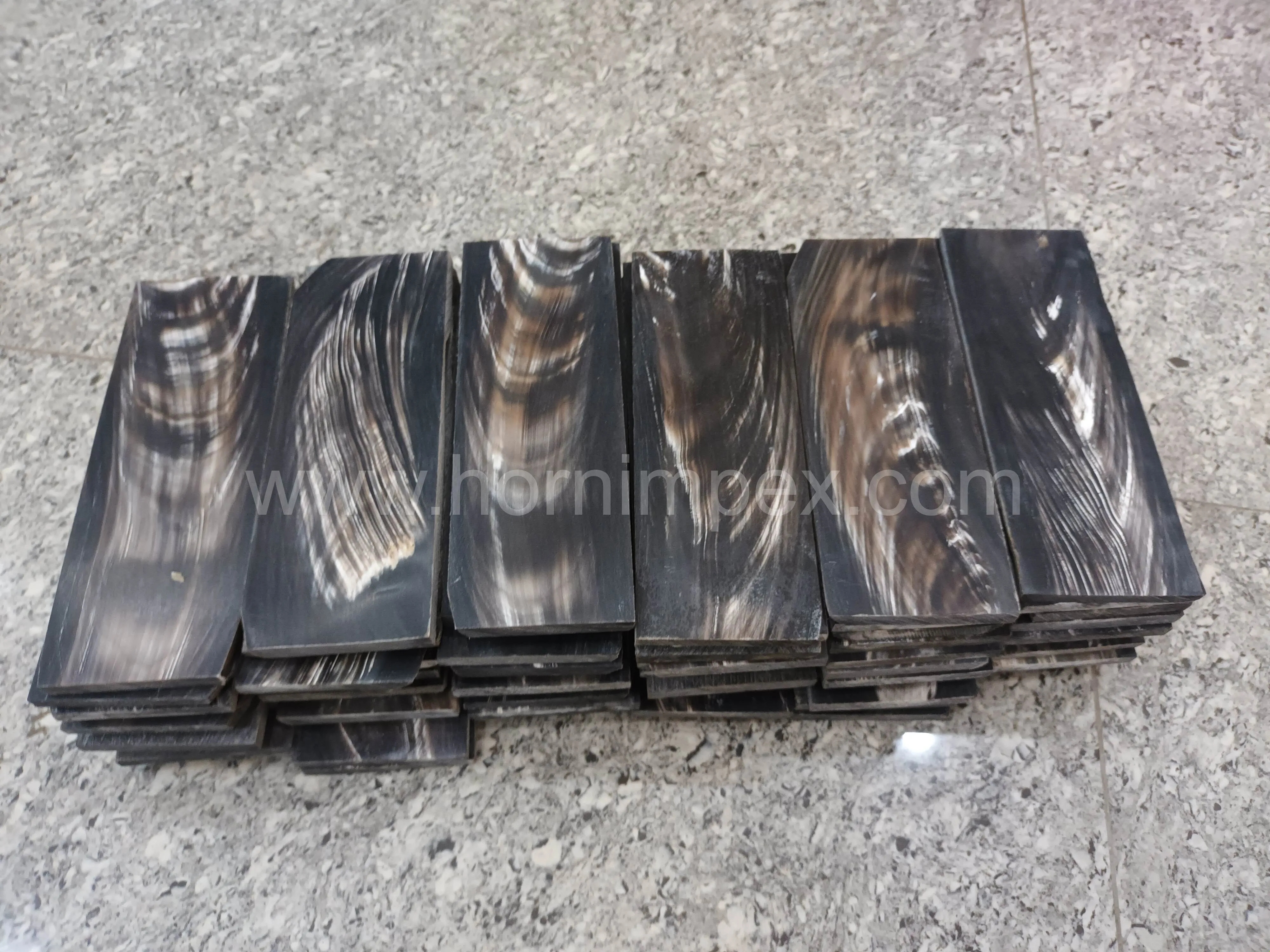 Natural Buffalo Horn Plates - Lightbrown With White Streaks – Bulk Supply & Export from India - Buffalo Horn Scales - image 1