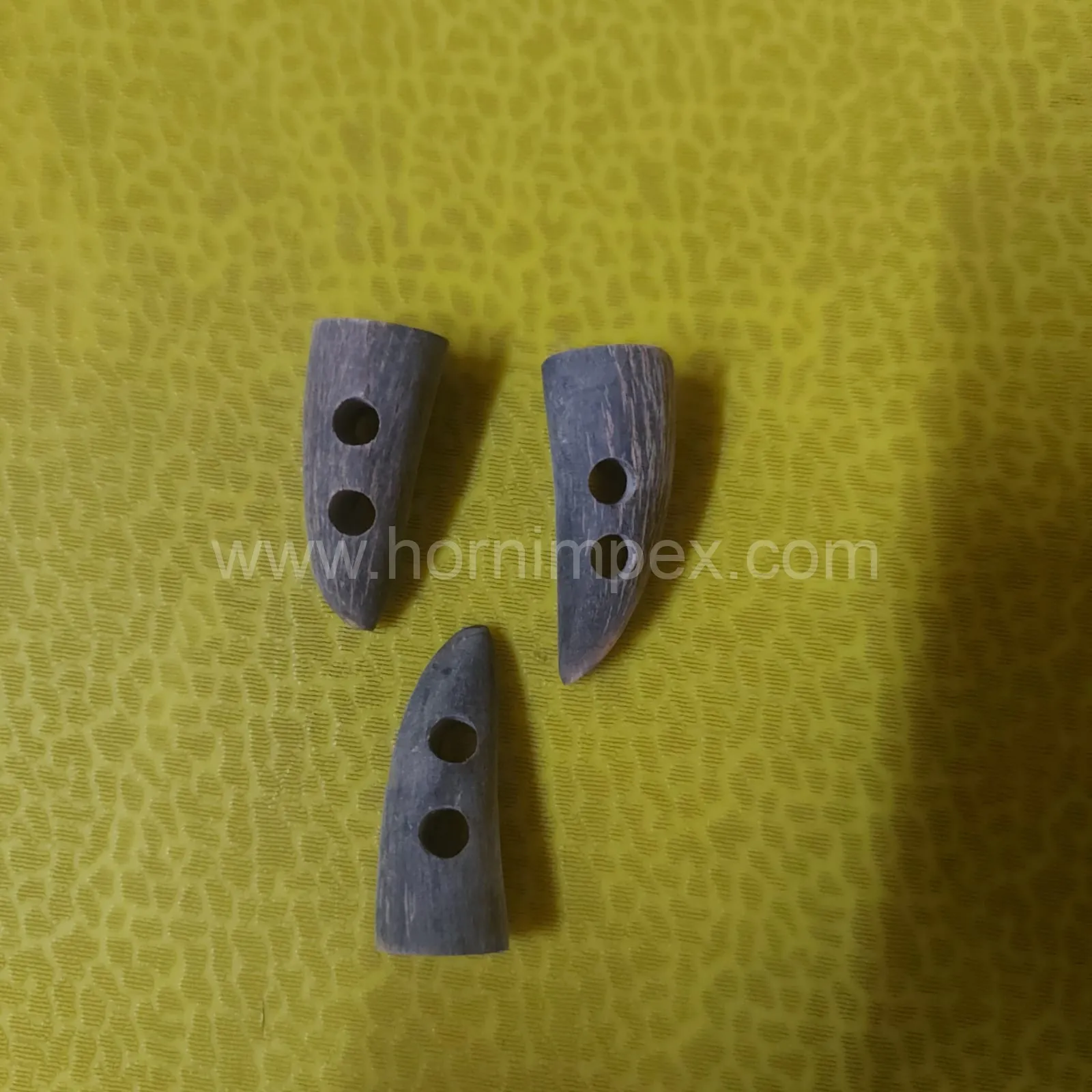 Natural Buffalo Horn Toggles Of High Quality With Two Holes – Bulk Supply & Export from India - Buffalo Horn Toggle Buttons - image 1