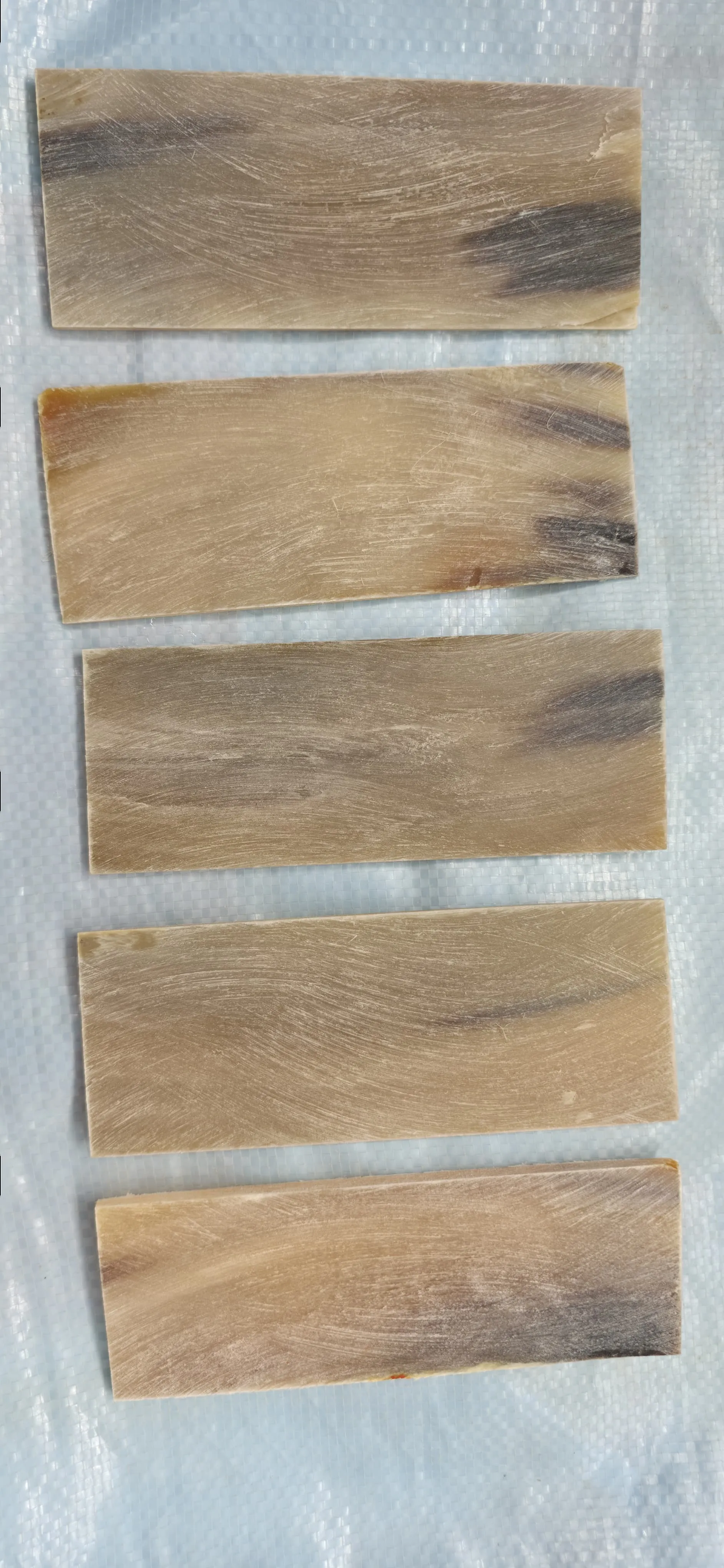 Natural Buffalo Horn Plates - Black With White Symmerical Streaks – Bulk Supply & Export from India - Buffalo Horn Scales  - image 1