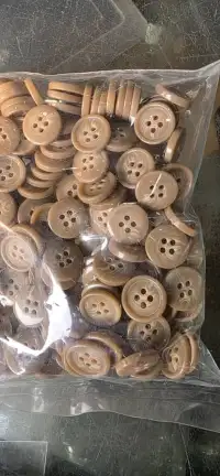 Natural Buffalo Horn Ready Buttons With Light Color For Garments – Bulk Supply & Export from India